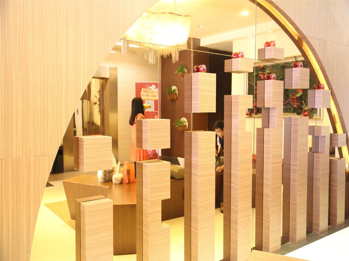 V8 Hotel Xicun Subway Branch Guangzhou Eksteriør bilde