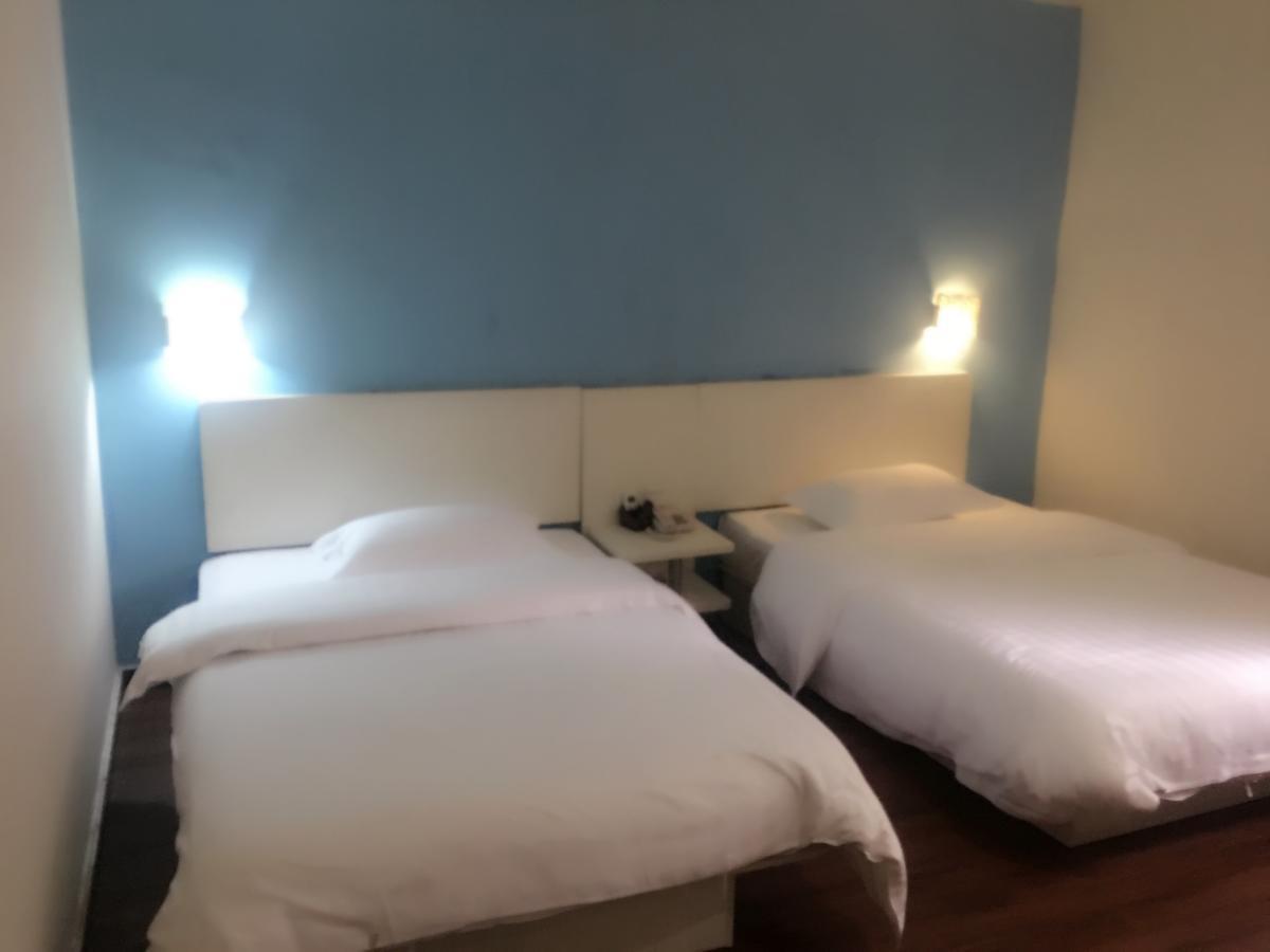 V8 Hotel Xicun Subway Branch Guangzhou Eksteriør bilde